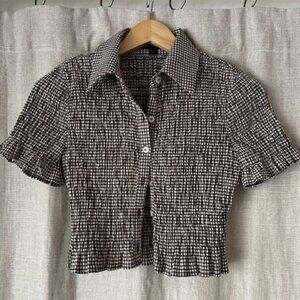Adorable seersucker brown and whit checked cropped Zara shirt.